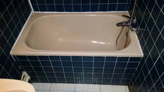 Ouverture de baignoire avec portillon anti éclaboussure à Aubagne dans les Bouches du Rhône en région paca