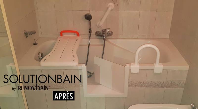 Ouverture de baignoire acrylique avec portillon anti-éclaboussures à Toulon