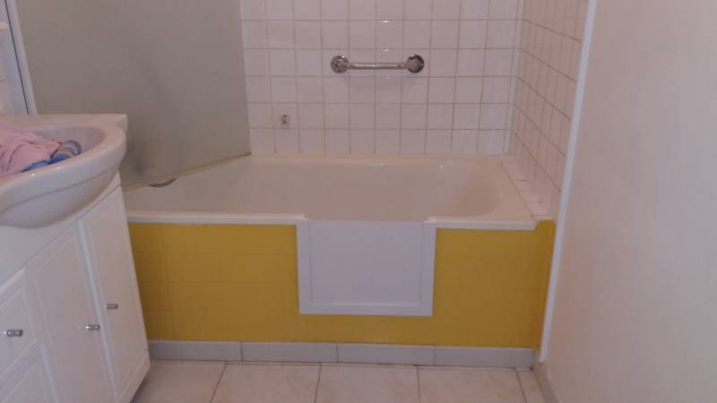 Après ouverture de baignoire avec portillon anti éclaboussure à La Valette dans le var en région PACA 83160