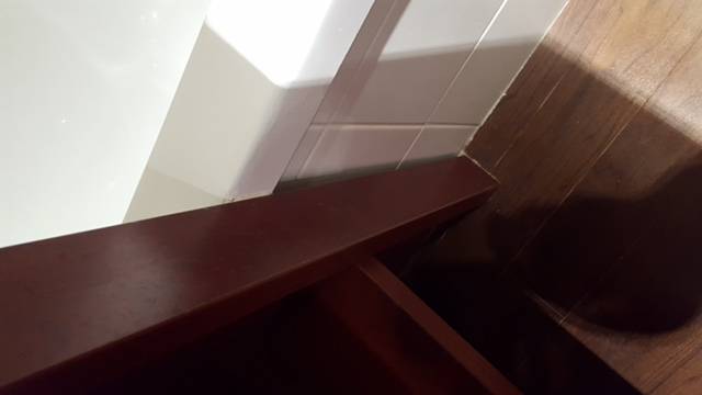 après réparation de baignoire acrylique blanche à St Maxime dans le Var en région PACA 83120