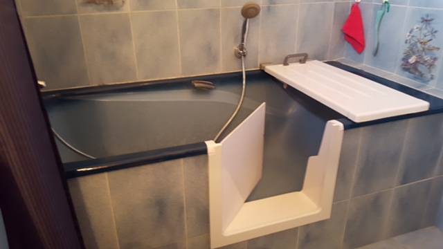 ouverture de baignoire avec portillon anti éclaboussure à Pertuis dans le vaucluse en région PACA 84120