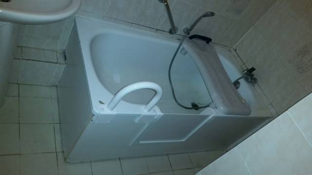 Ouverture de baignoire avec portillon anti éclaboussure à Bandol dans le var en région paca 83150