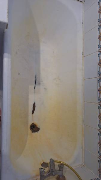 Réémaillage d’une baignoire fonte émaillée blanche à Marignane (13700)