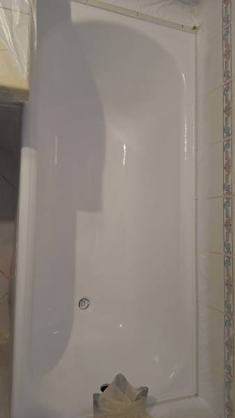 Réémaillage d’une baignoire fonte émaillée blanche à Marignane (13700)