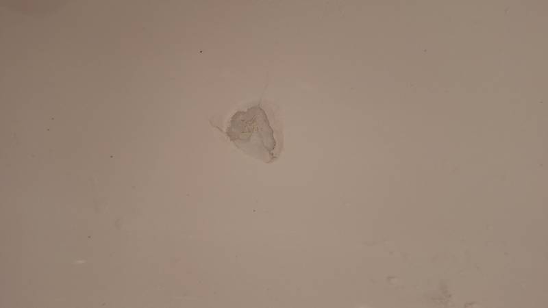 Réparation d’éclat sur baignoire en acier émaillé — Chantier neuf à Aix-en-Provence (13100)