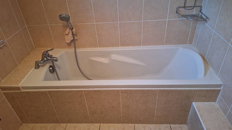 Ouverture de baignoire sans porte et installation de douchette à stop à Tavernes