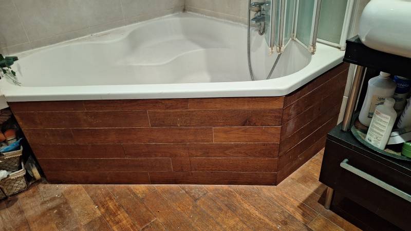 Ouverture de baignoire d’angle avec porte anti-éclaboussures à Nice 06000 : la preuve que toutes les baignoires sont transformables