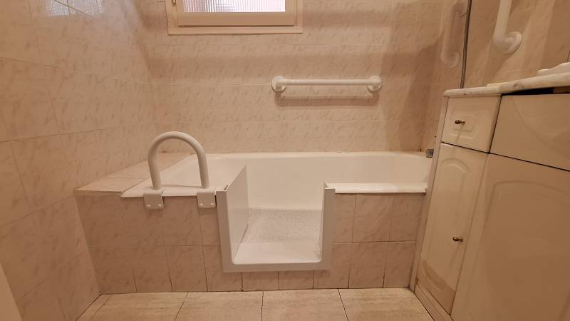 Ouverture de Baignoire Fonte IDEAL STANDARD : Sécurité et Accessibilité Garanties