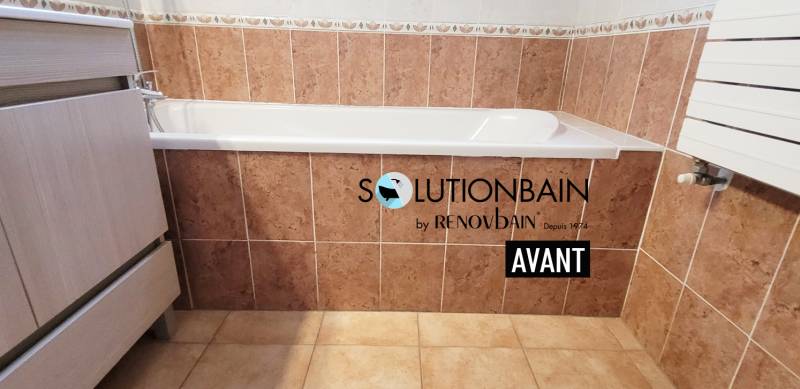Ouverture de baignoire avec porte anti-éclaboussure solutionbain