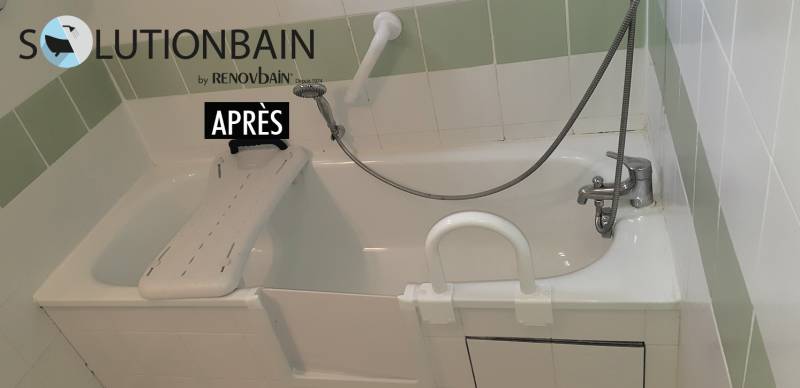 découpe latérale de baignoire avec portillon anti-éclaboussure