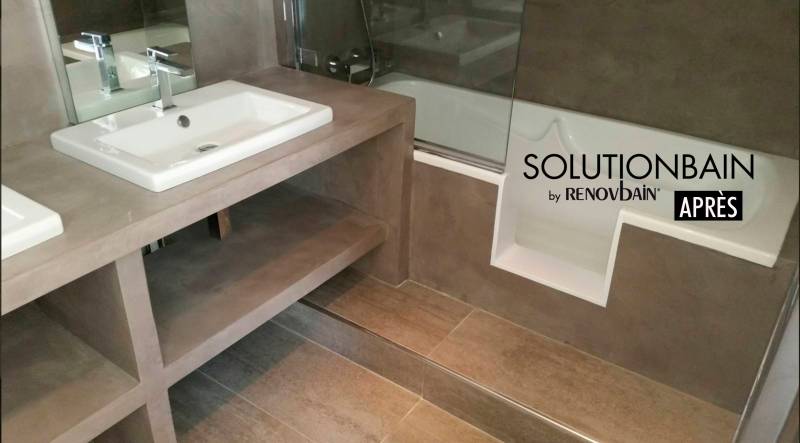 AVANT Ouverture de baignoire pour personne âgée et à mobilité réduite