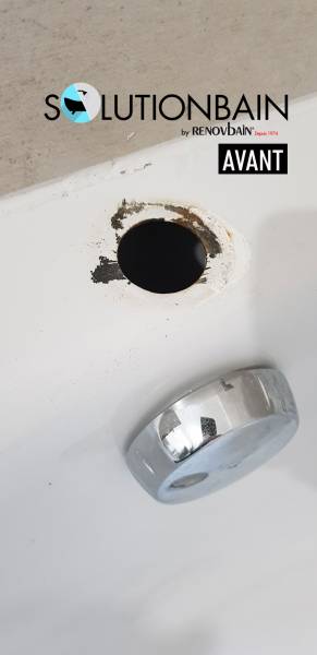 AVANT Restaurer l’email d’une baignoire en acier monotrou Roca
