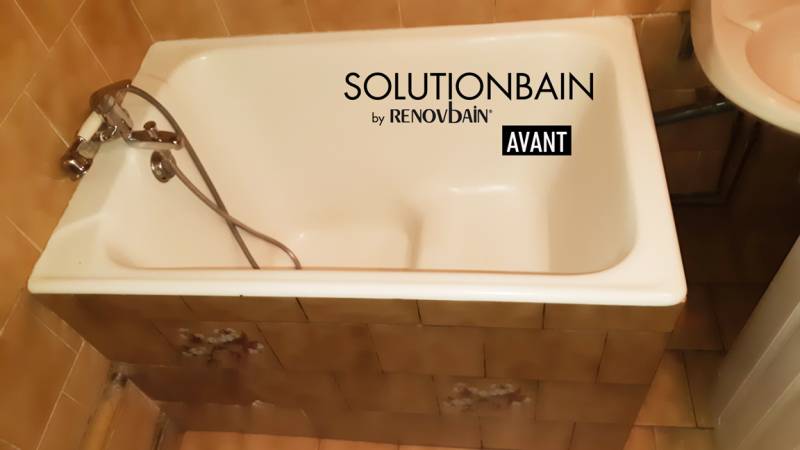 Ouverture d'une baignoire sabot à Toulon dans le Var.