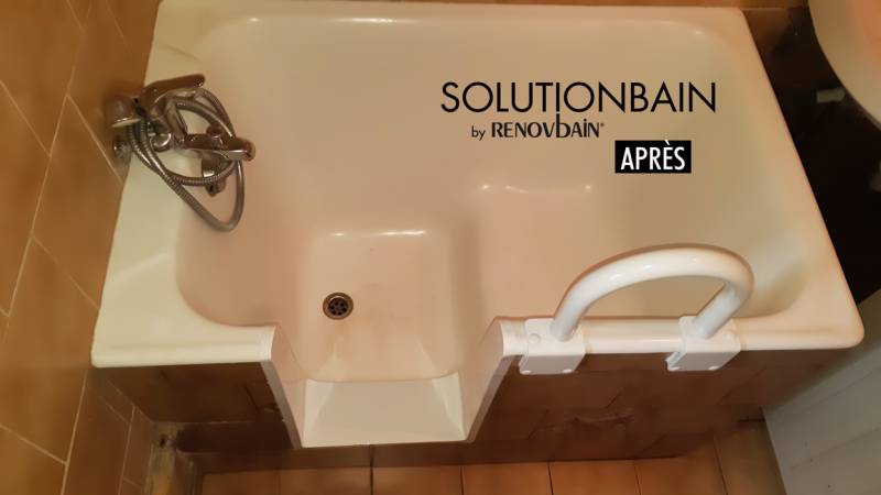 Ouverture d'une baignoire sabot à Toulon dans le Var.