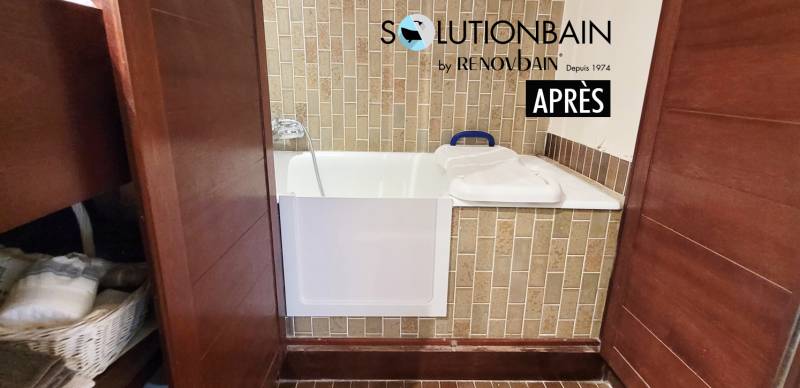 Ouverture de baignoire portillon anti-éclaboussure