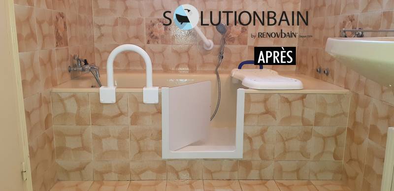 ouverture-de-baignoire-avec-installation-d'accessoires-medicalise