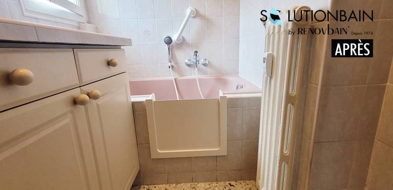 Ouverture de baignoire avec la mise en place d’une porte anti-éclaboussure
