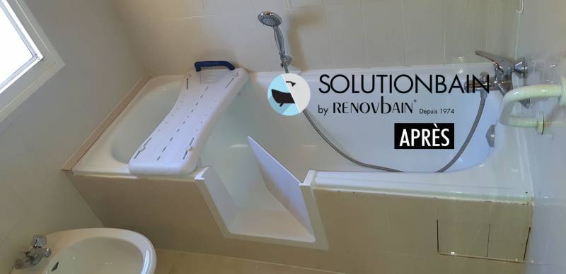 Ouverture latérale de baignoire avec l’installation d’une porte anti-éclaboussure